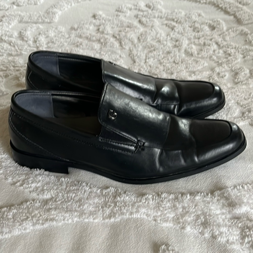 Guess slip on dress shoes